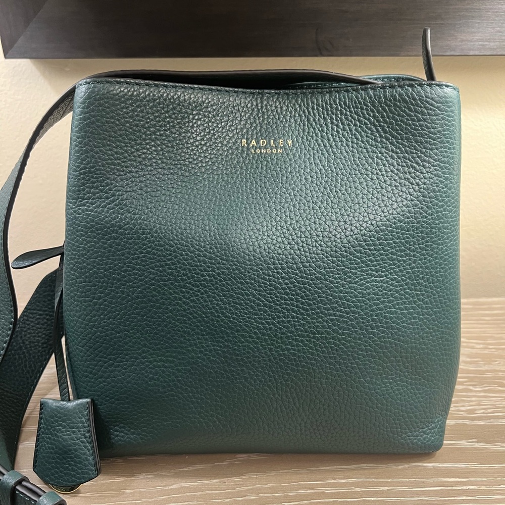 Radley London Duke Place medium compartment crossbody leather bag in pine needle - Picture 4 of 15